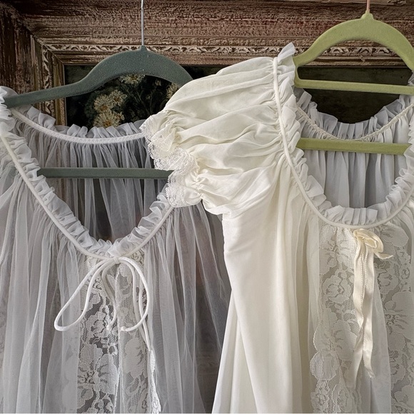 Vintage White and Cream Lace Slip & Robe - Picture 2 of 8